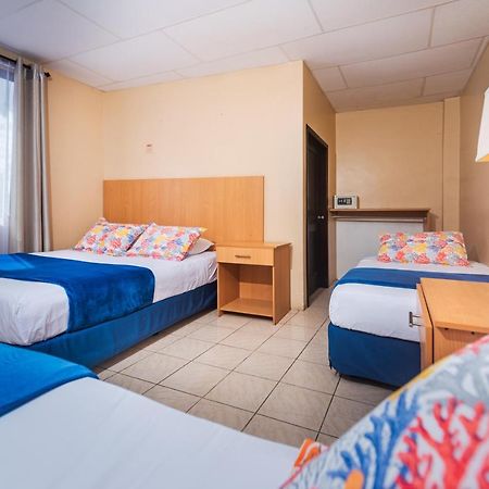 Hostal North Seymour بويرتو أيورا المظهر الخارجي الصورة